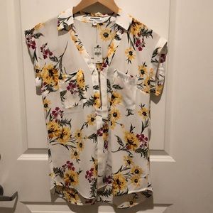 NWT Beautiful floral blouse from Express
